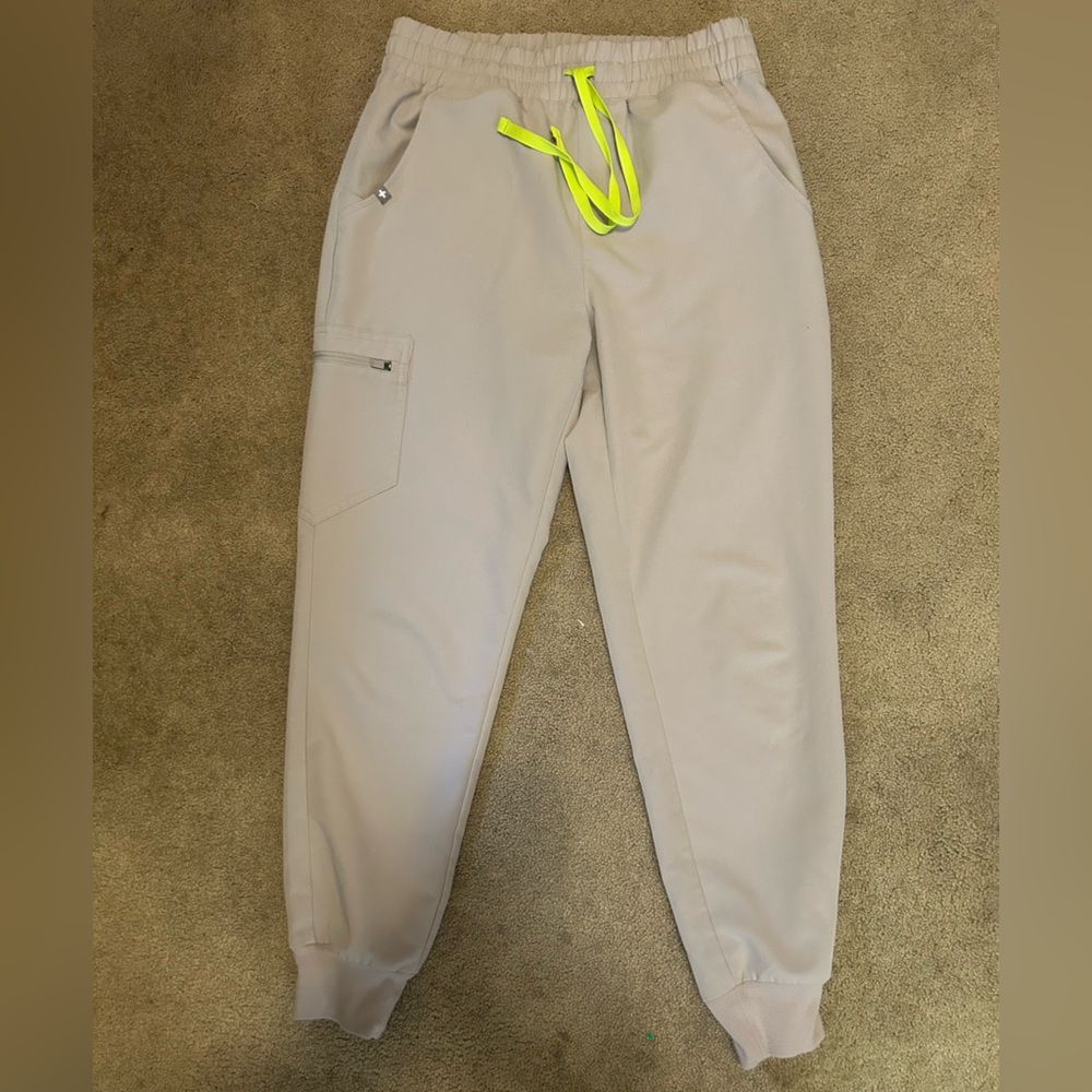 Women’s Figs Slate, high waisted, SP Zamora joggers. Excellent condition.